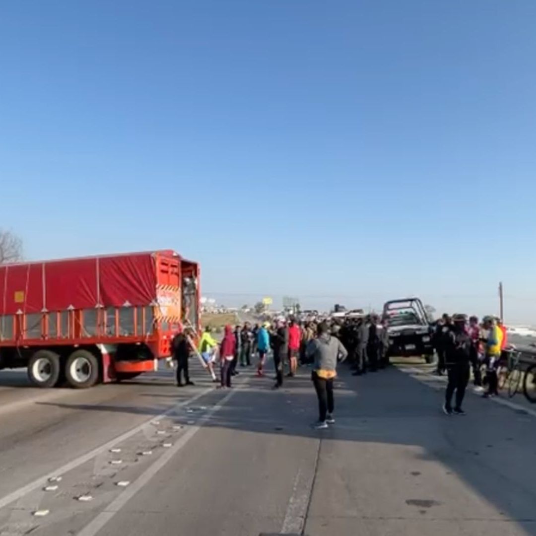 Patrulla Choca Contra Camioneta que Resguardaba a Peregrinos en la México-Querétaro